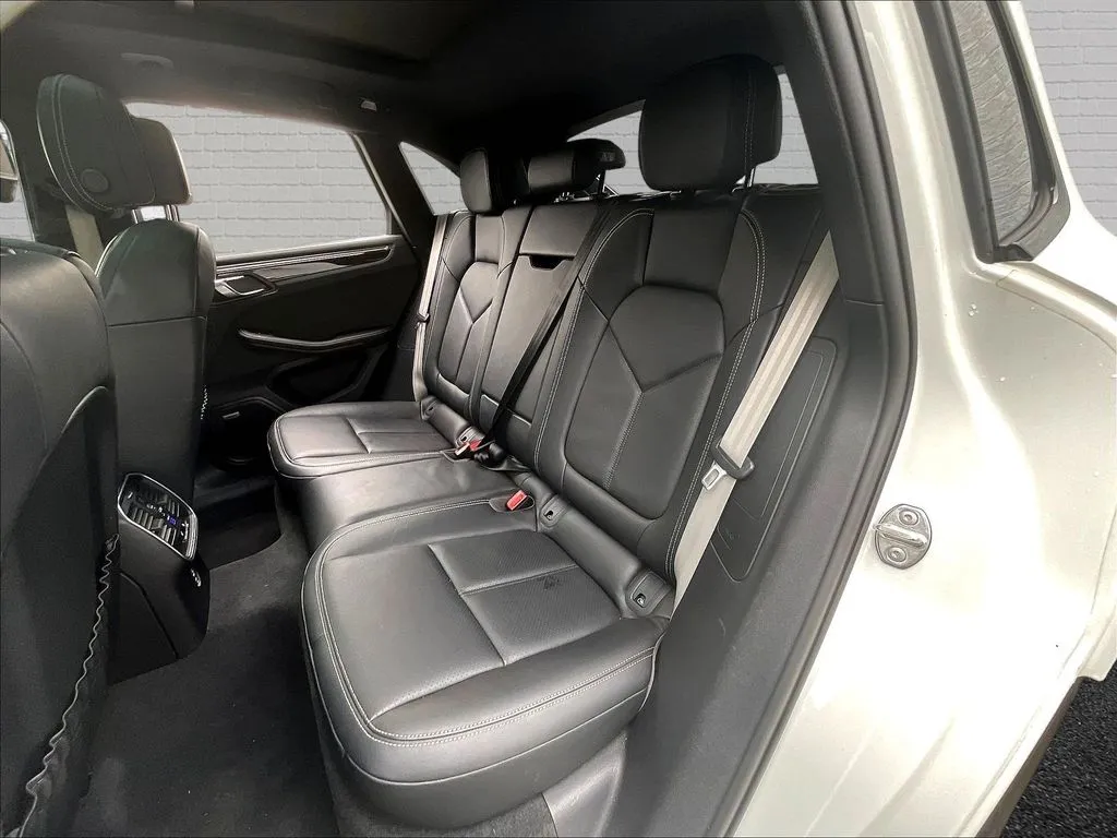 Porsche Macan photo 17