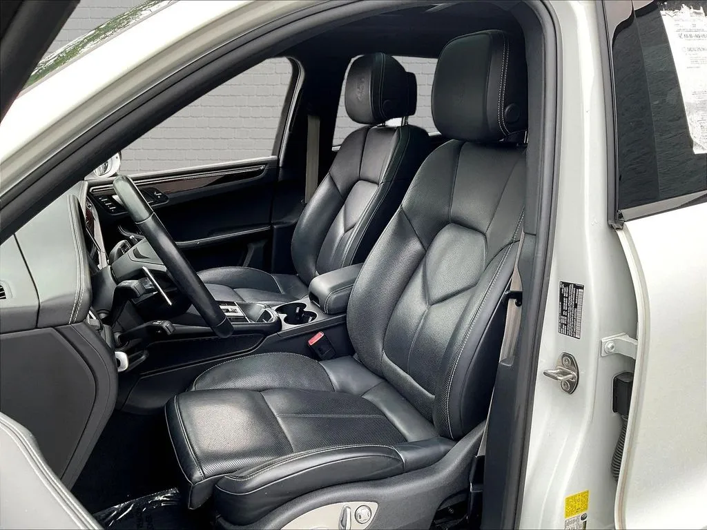 Porsche Macan photo 16