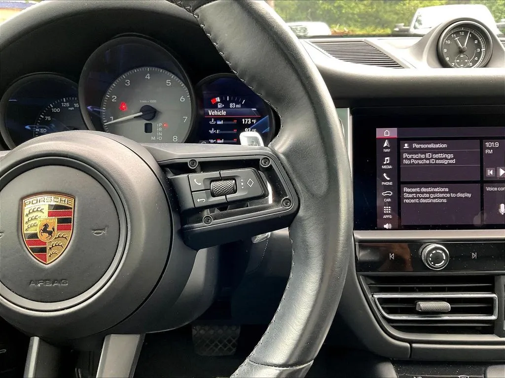 Porsche Macan photo 11