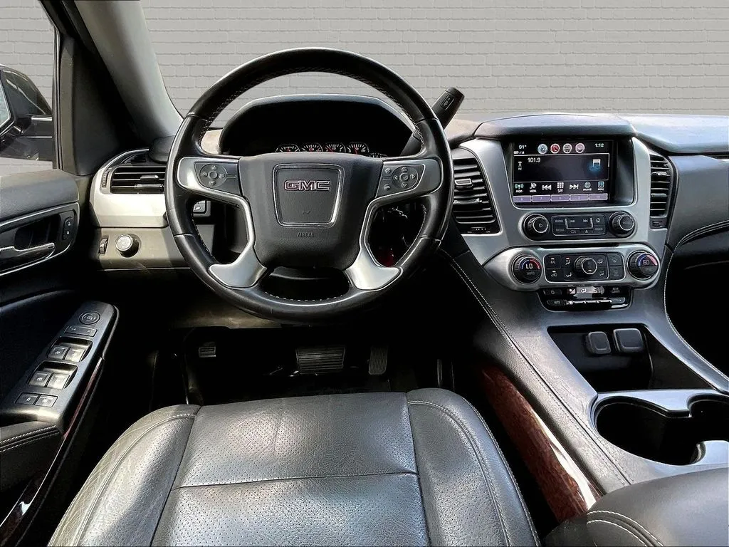 GMC Yukon photo 7