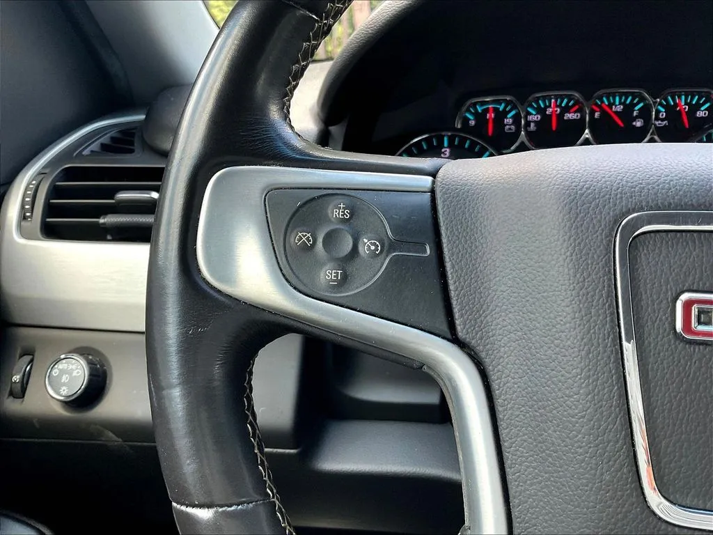 GMC Yukon photo 9