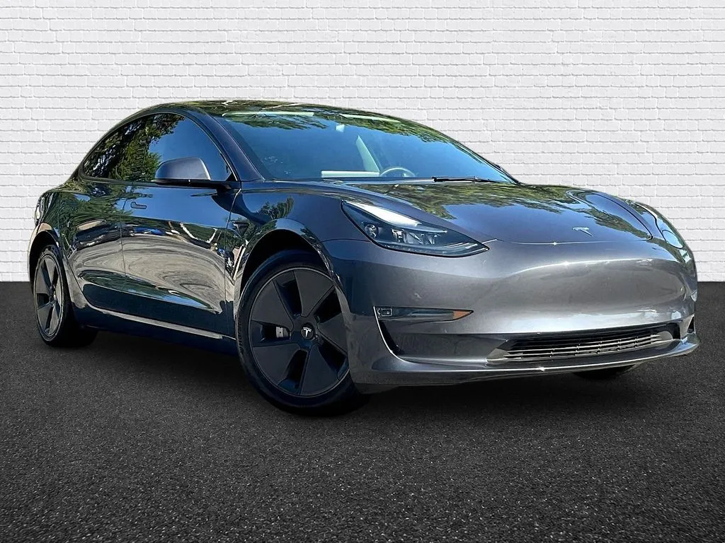 Tesla Model 3 photo 3