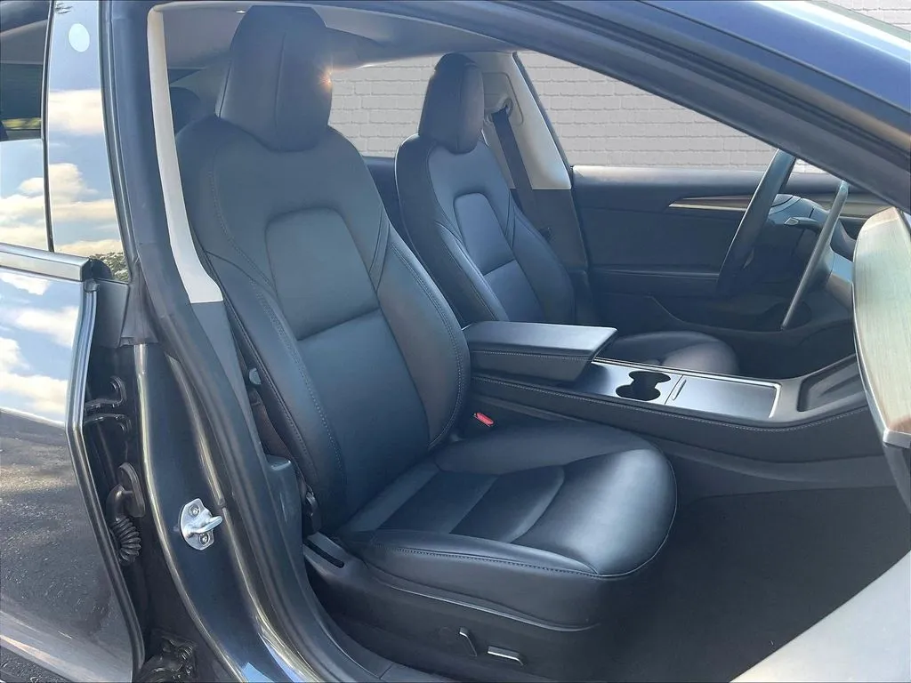 Tesla Model 3 photo 21