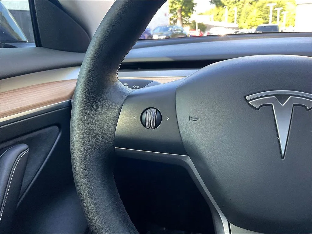 Tesla Model 3 photo 11
