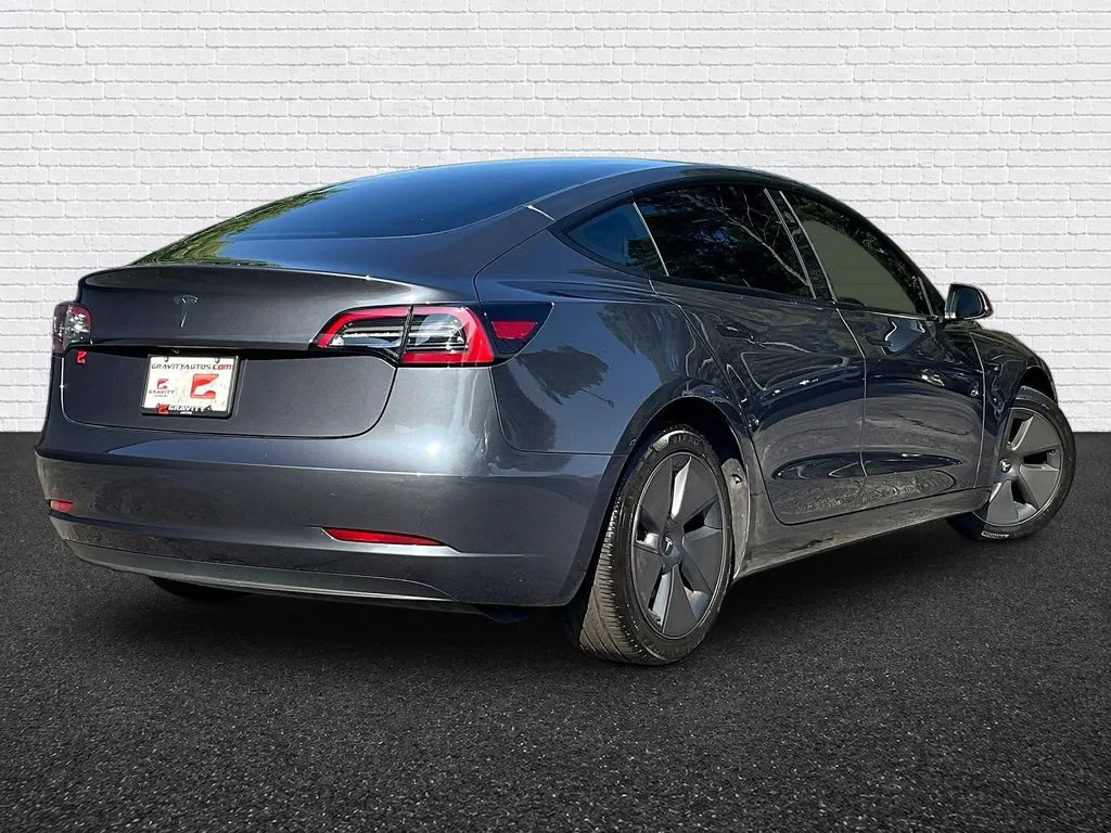 Tesla Model 3 photo 6