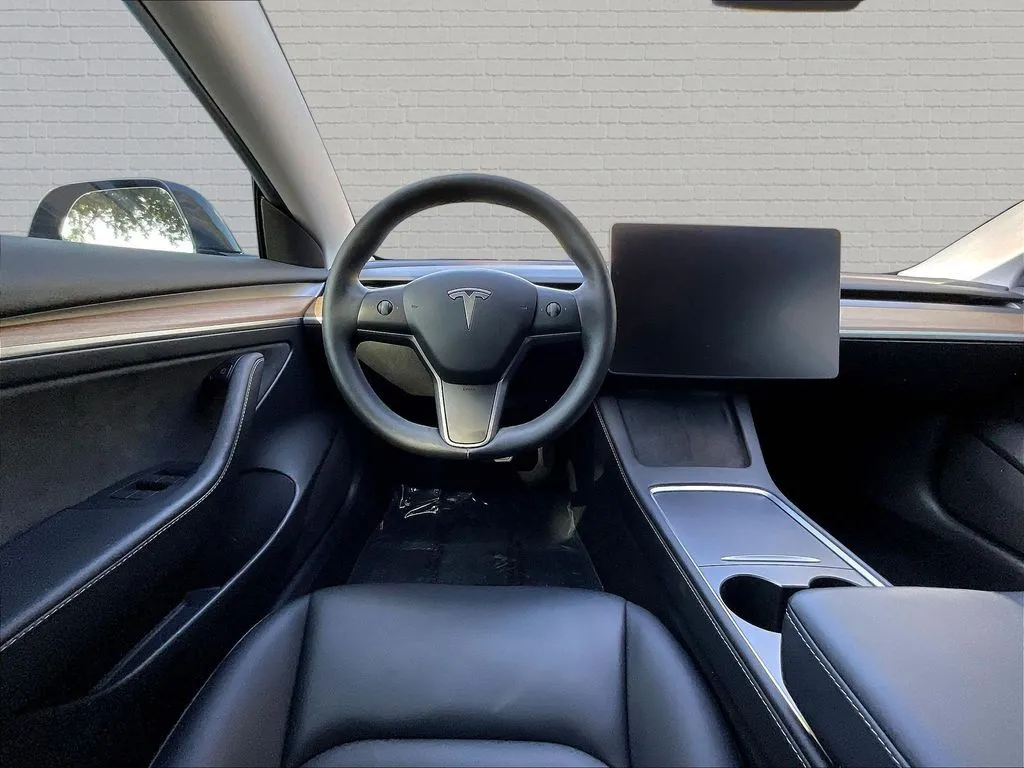 Tesla Model 3 photo 8