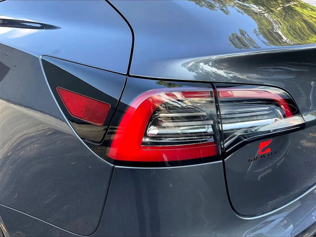 Tesla Model 3 photo 17