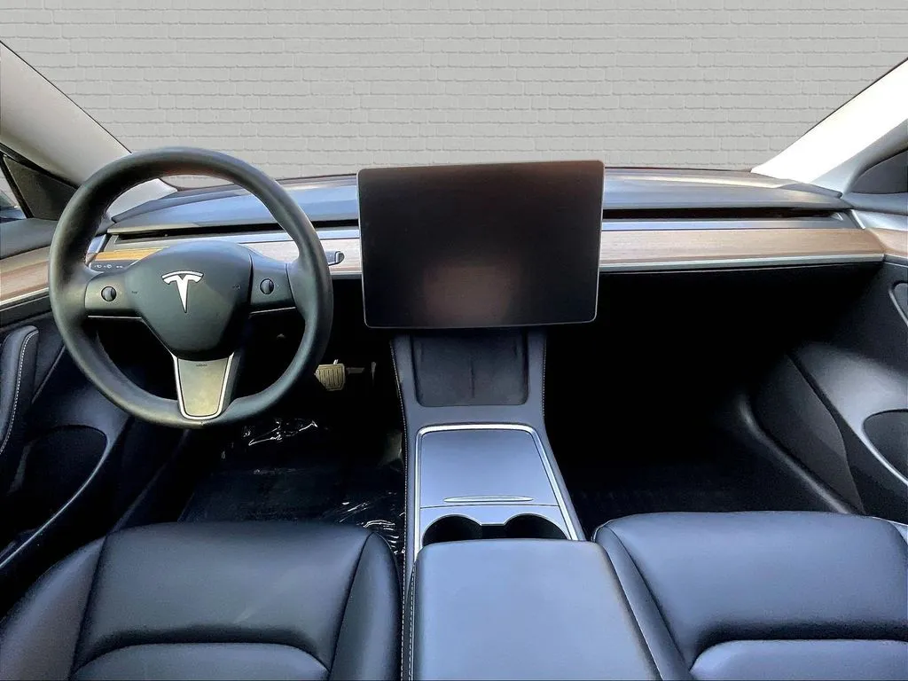 Tesla Model 3 photo 7