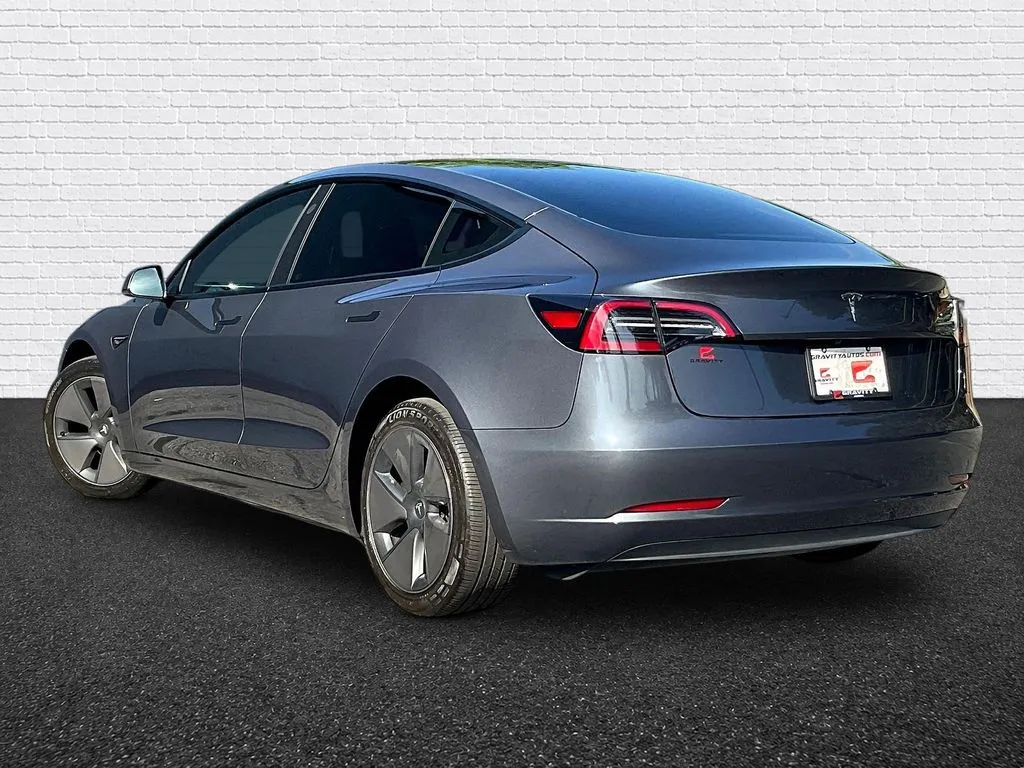 Tesla Model 3 photo 4