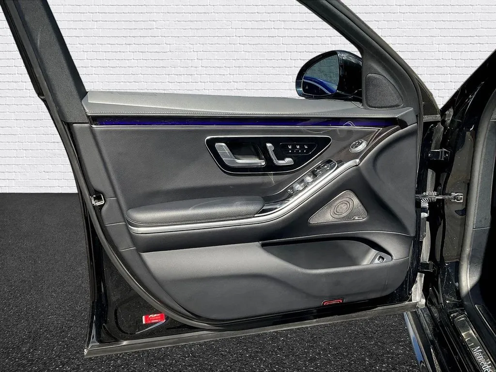 Mercedes-Benz S-Class photo 16