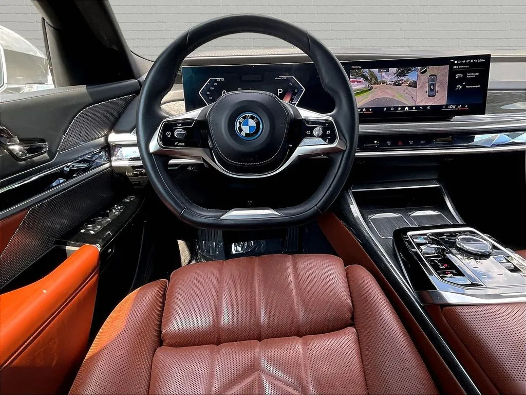 BMW i7 photo 7