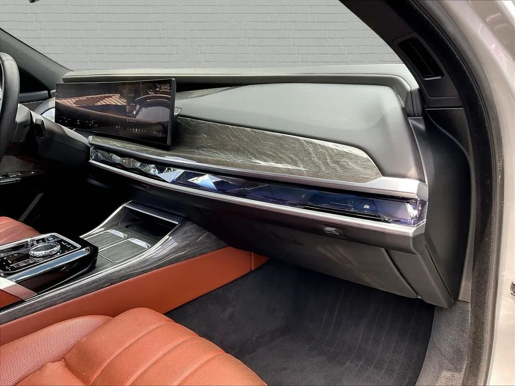 BMW i7 photo 23