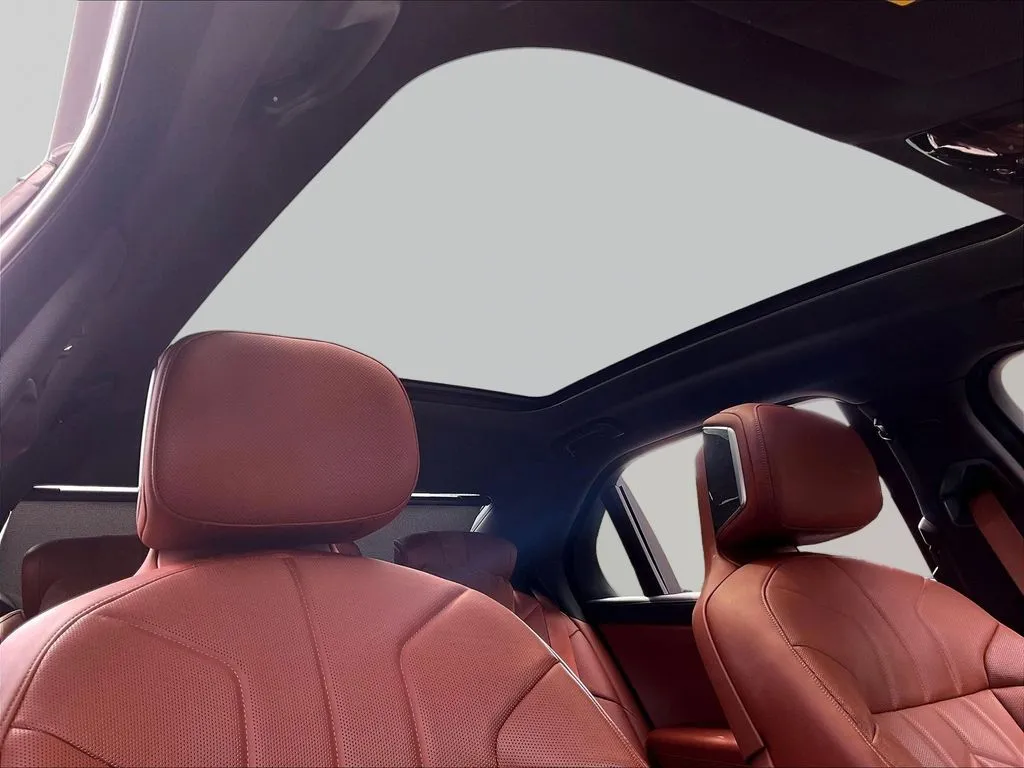 BMW i7 photo 24
