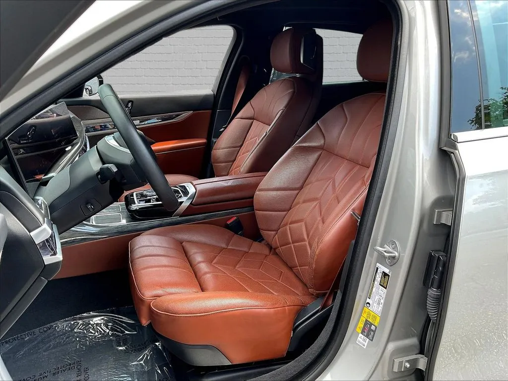 BMW i7 photo 18