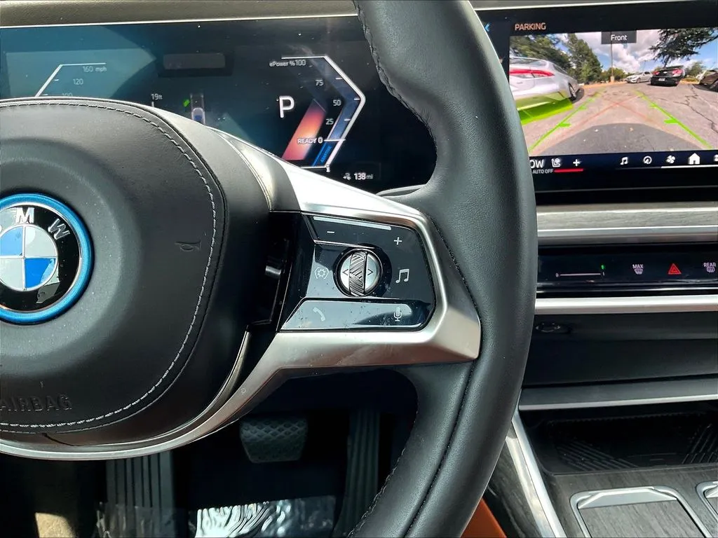 BMW i7 photo 11