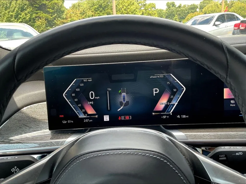 BMW i7 photo 12