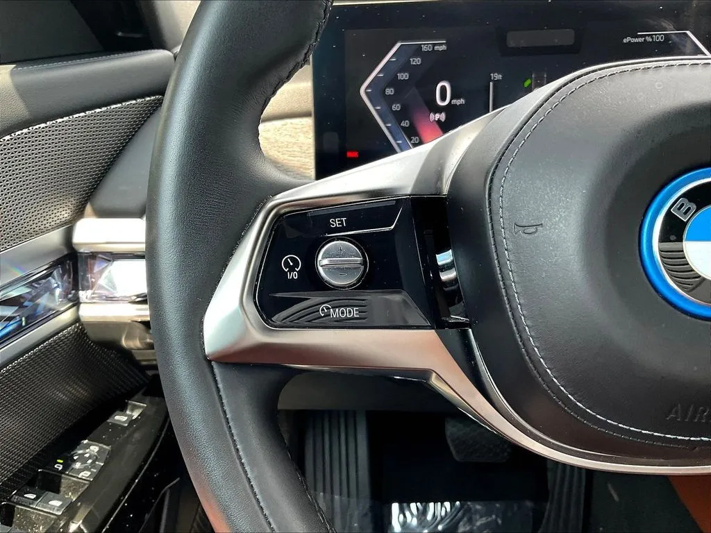 BMW i7 photo 10