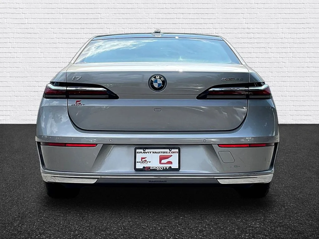 BMW i7 photo 4