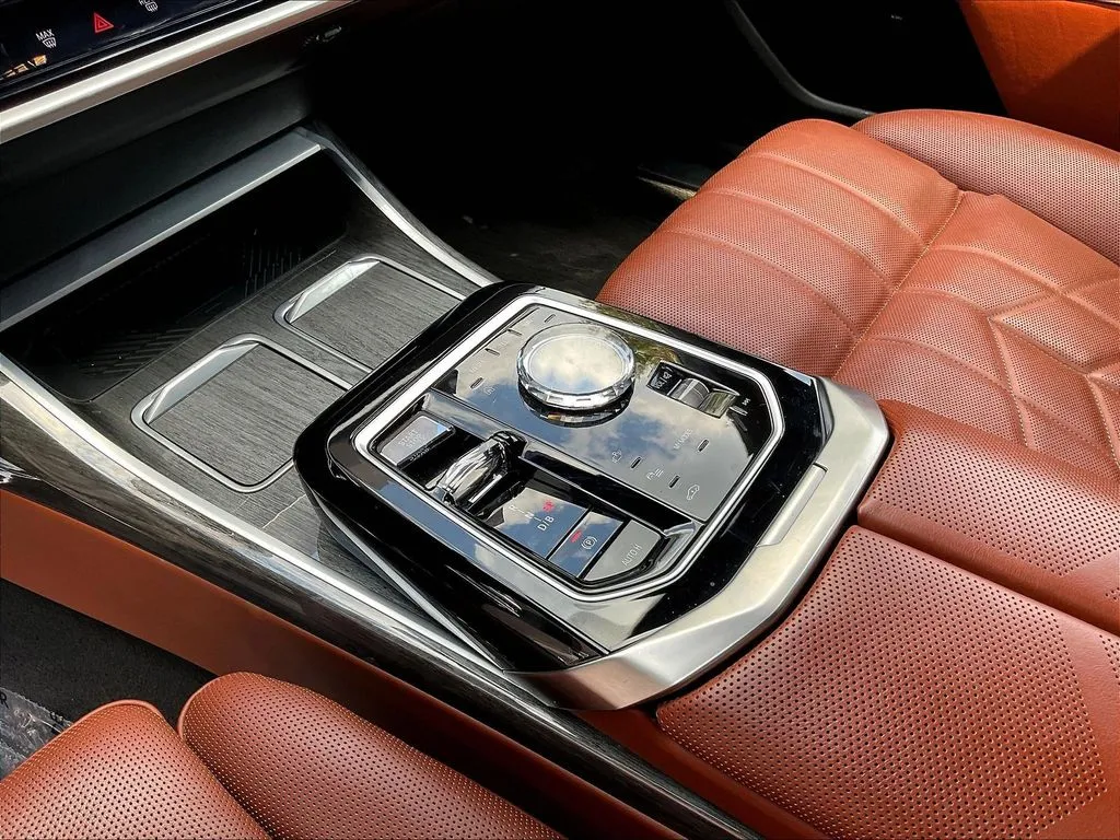 BMW i7 photo 15