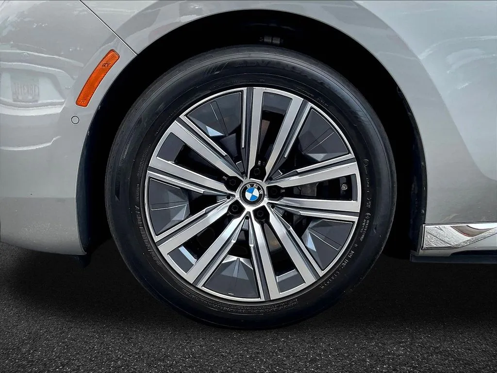 BMW i7 photo 28