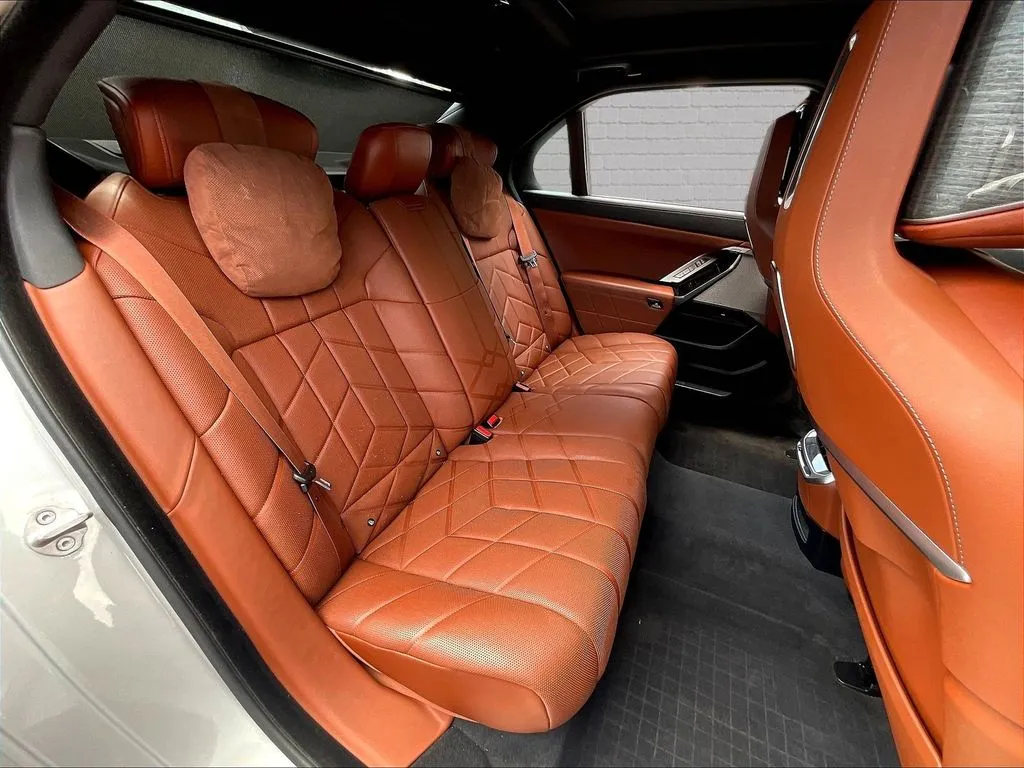 BMW i7 photo 22