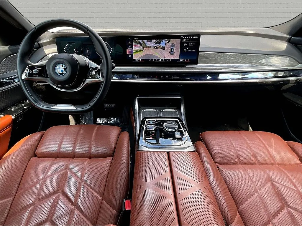 BMW i7 photo 6