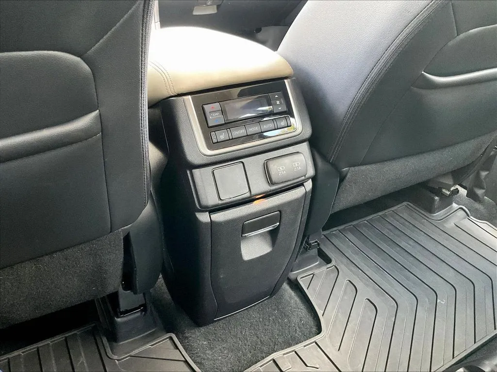 Subaru Ascent photo 9