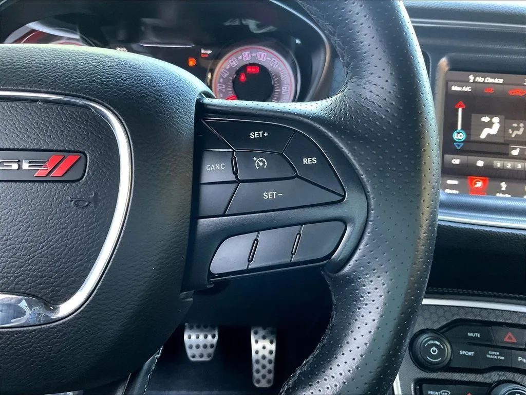 Dodge Challenger photo 11