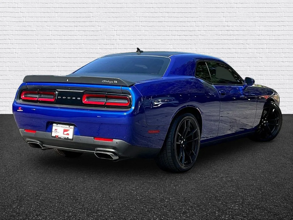 Dodge Challenger photo 6