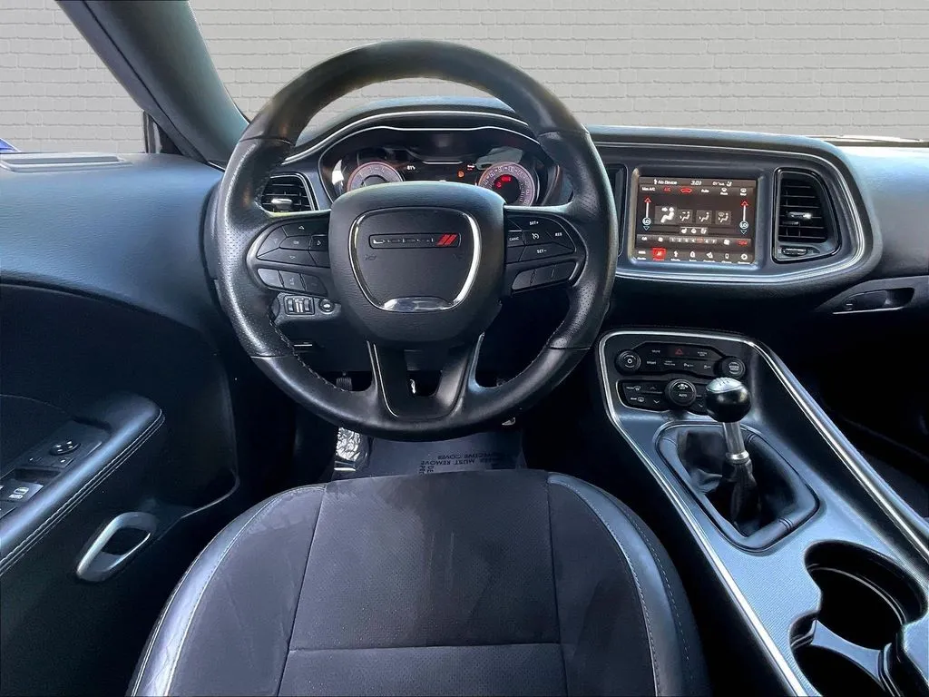 Dodge Challenger photo 8