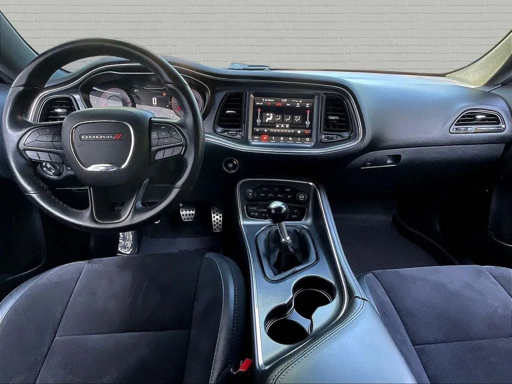 Dodge Challenger photo 7
