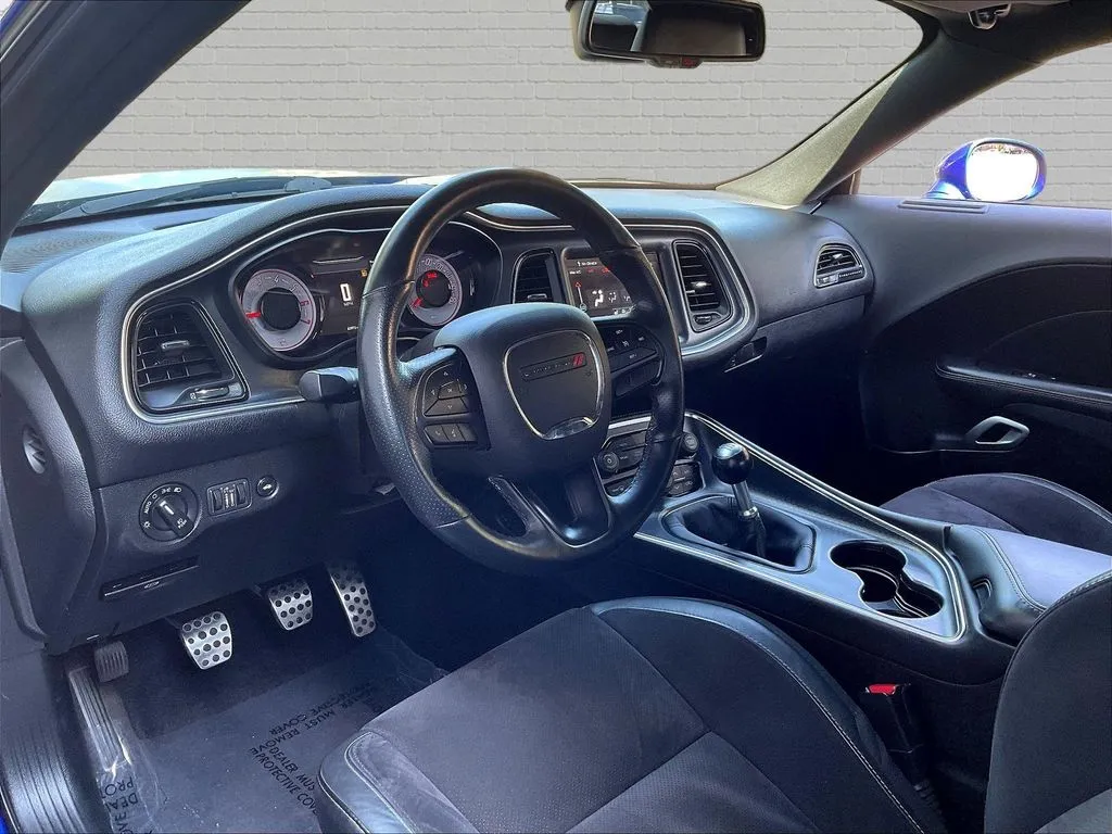 Dodge Challenger photo 14