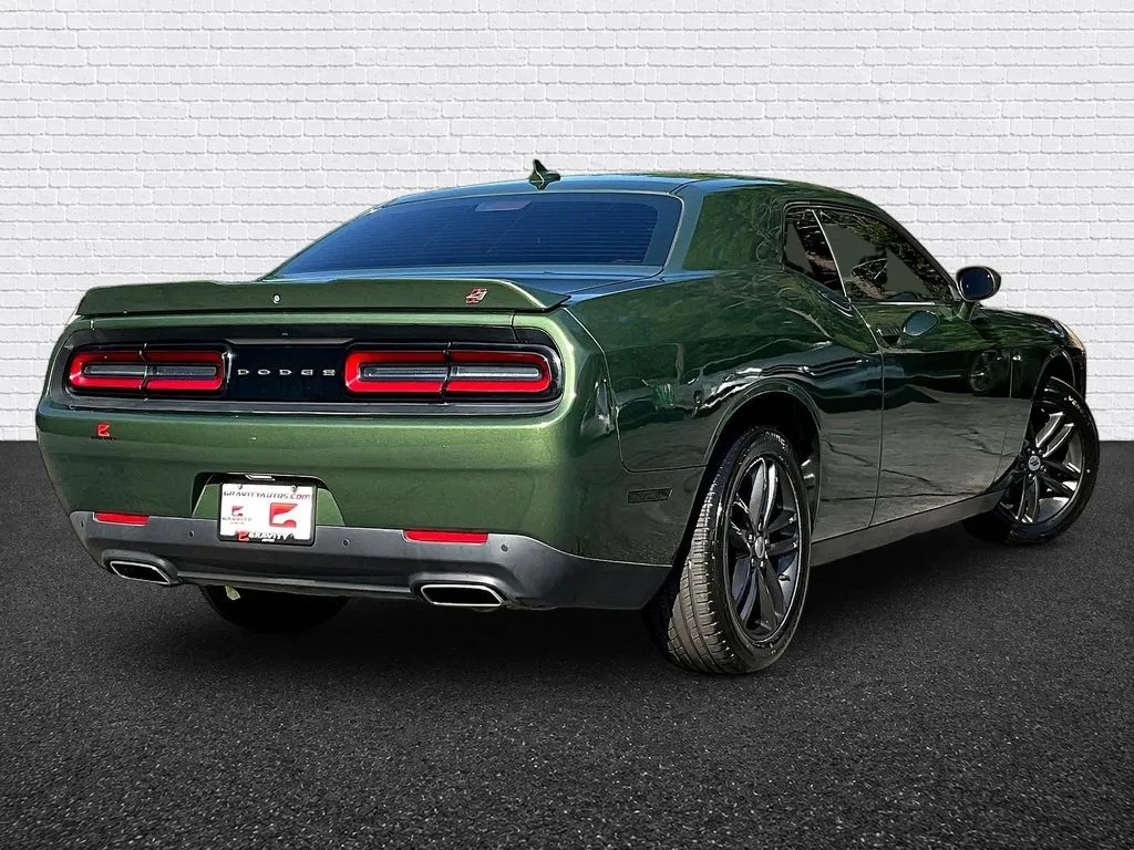 Dodge Challenger photo 6