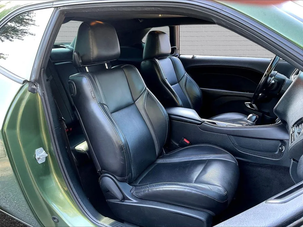 Dodge Challenger photo 17