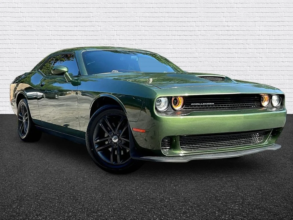 Dodge Challenger photo 3