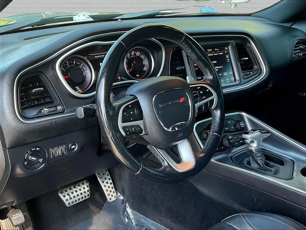 Dodge Challenger photo 11