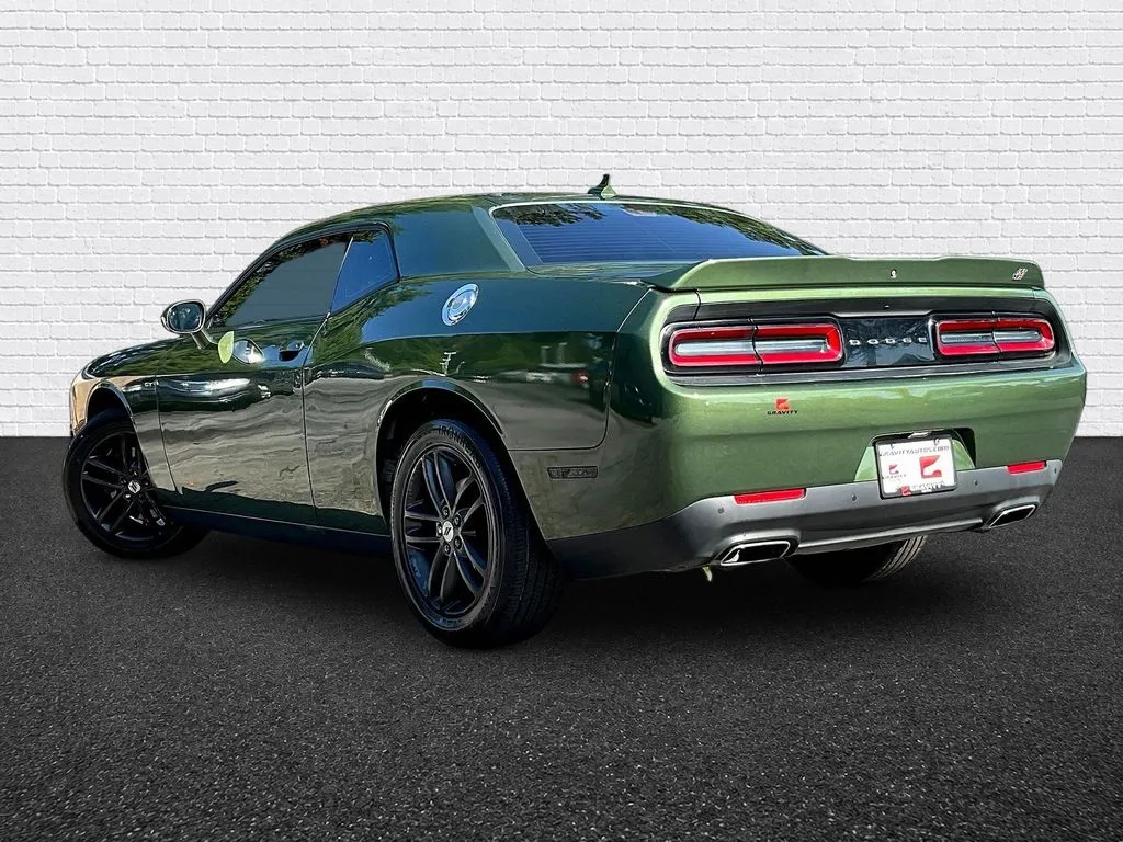 Dodge Challenger photo 4