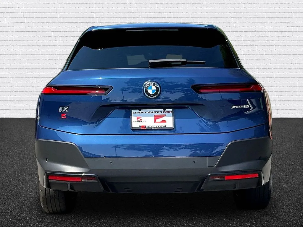 BMW iX photo 5