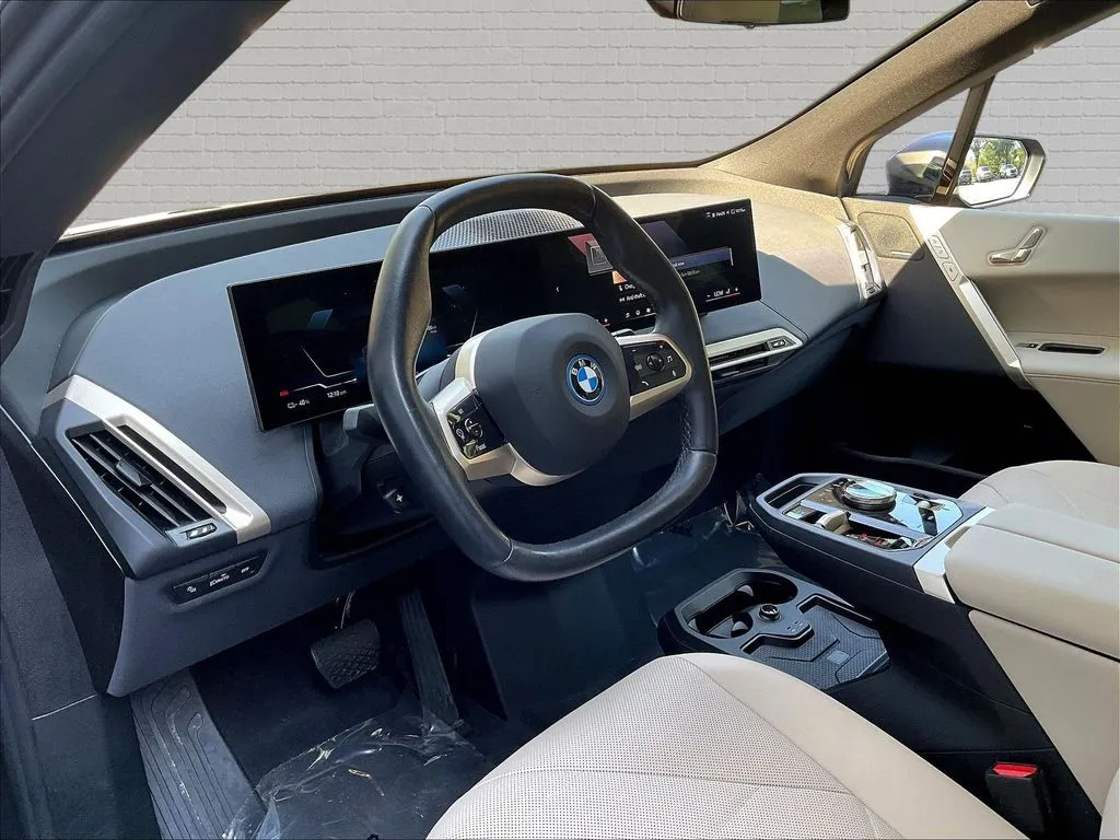 BMW iX photo 15