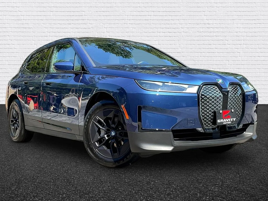 BMW iX photo 3