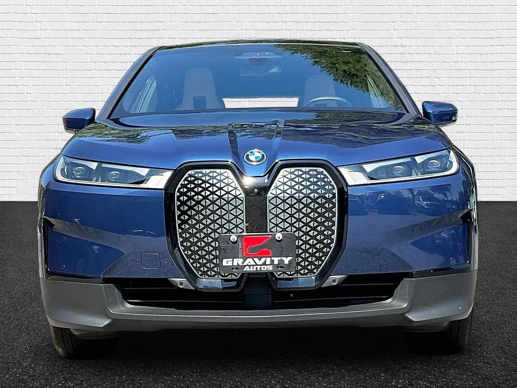 BMW iX photo 2