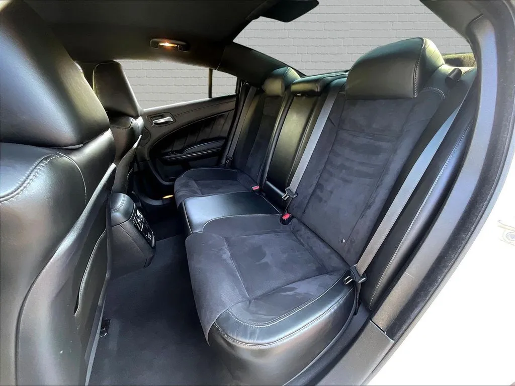 Dodge Charger photo 18