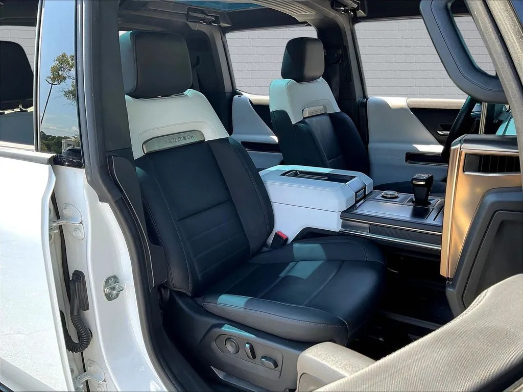 GMC Hummer EV photo 21