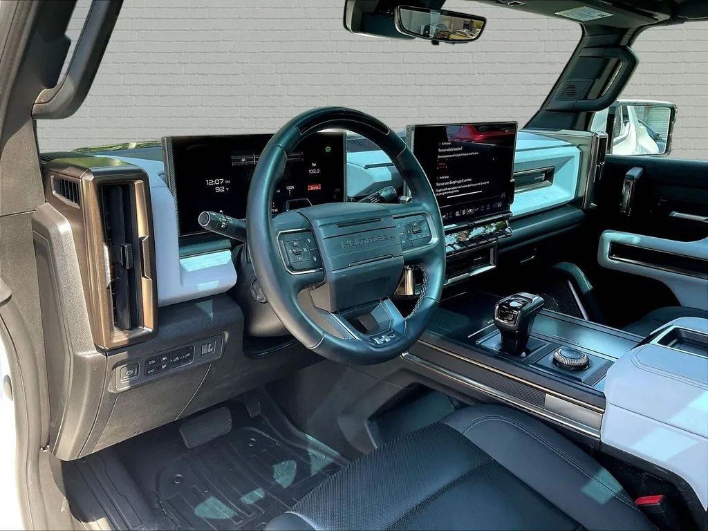 GMC Hummer EV photo 13