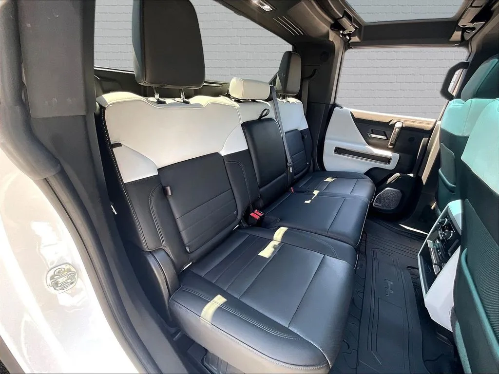 GMC Hummer EV photo 19