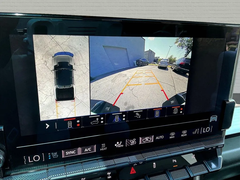 GMC Hummer EV photo 12