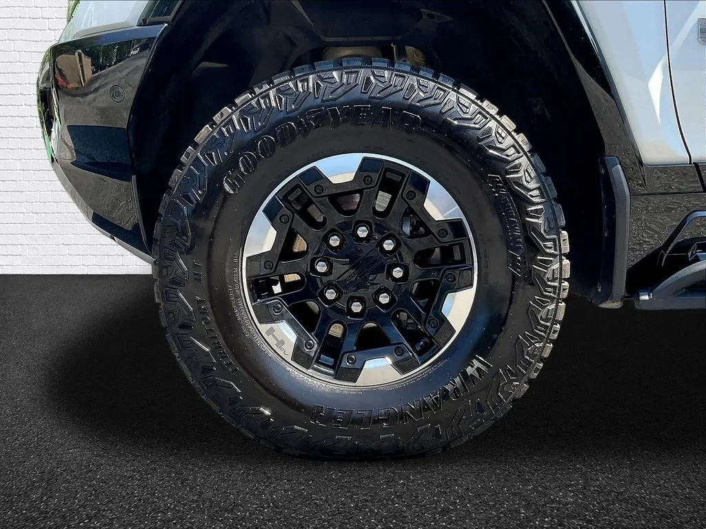 GMC Hummer EV photo 23
