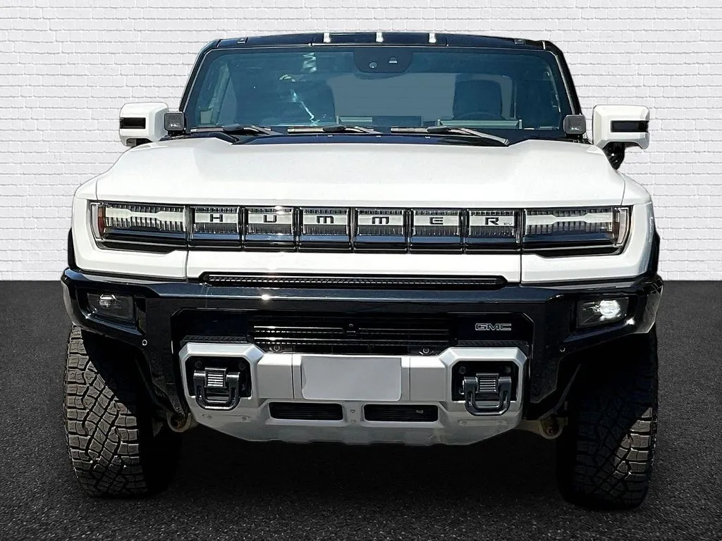 GMC Hummer EV photo 2