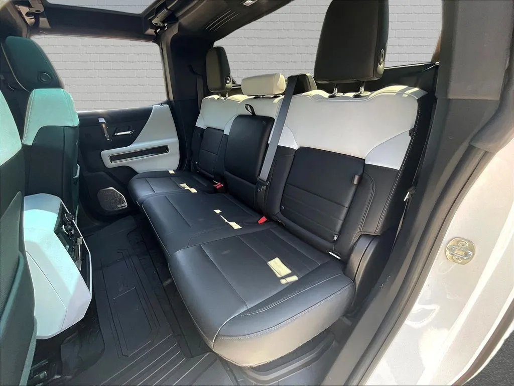 GMC Hummer EV photo 18