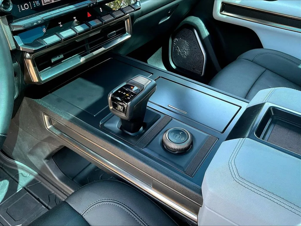 GMC Hummer EV photo 14